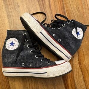 Converse wedgy High tops
Black women’s size 7